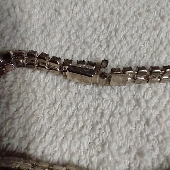Rhinestone and black silvertone bracelet - Picture 3 of 8